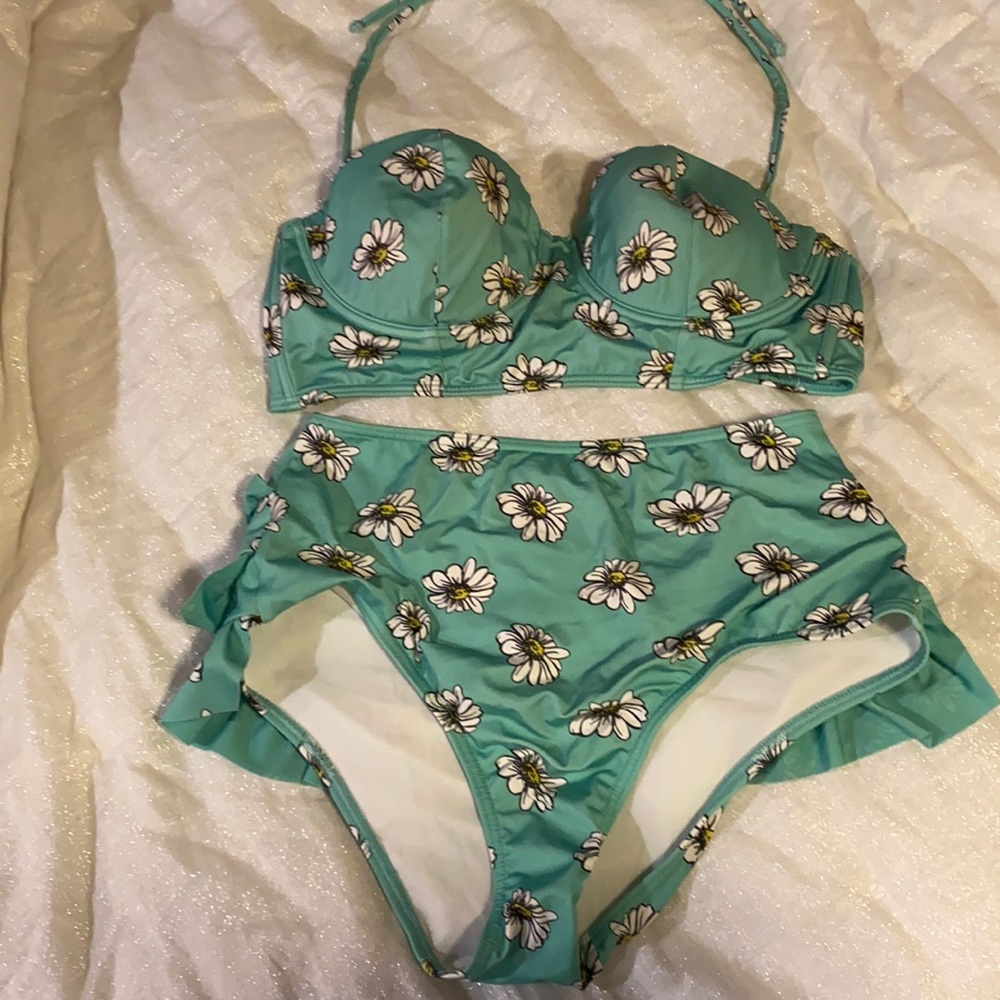 ModCloth daisies bikini